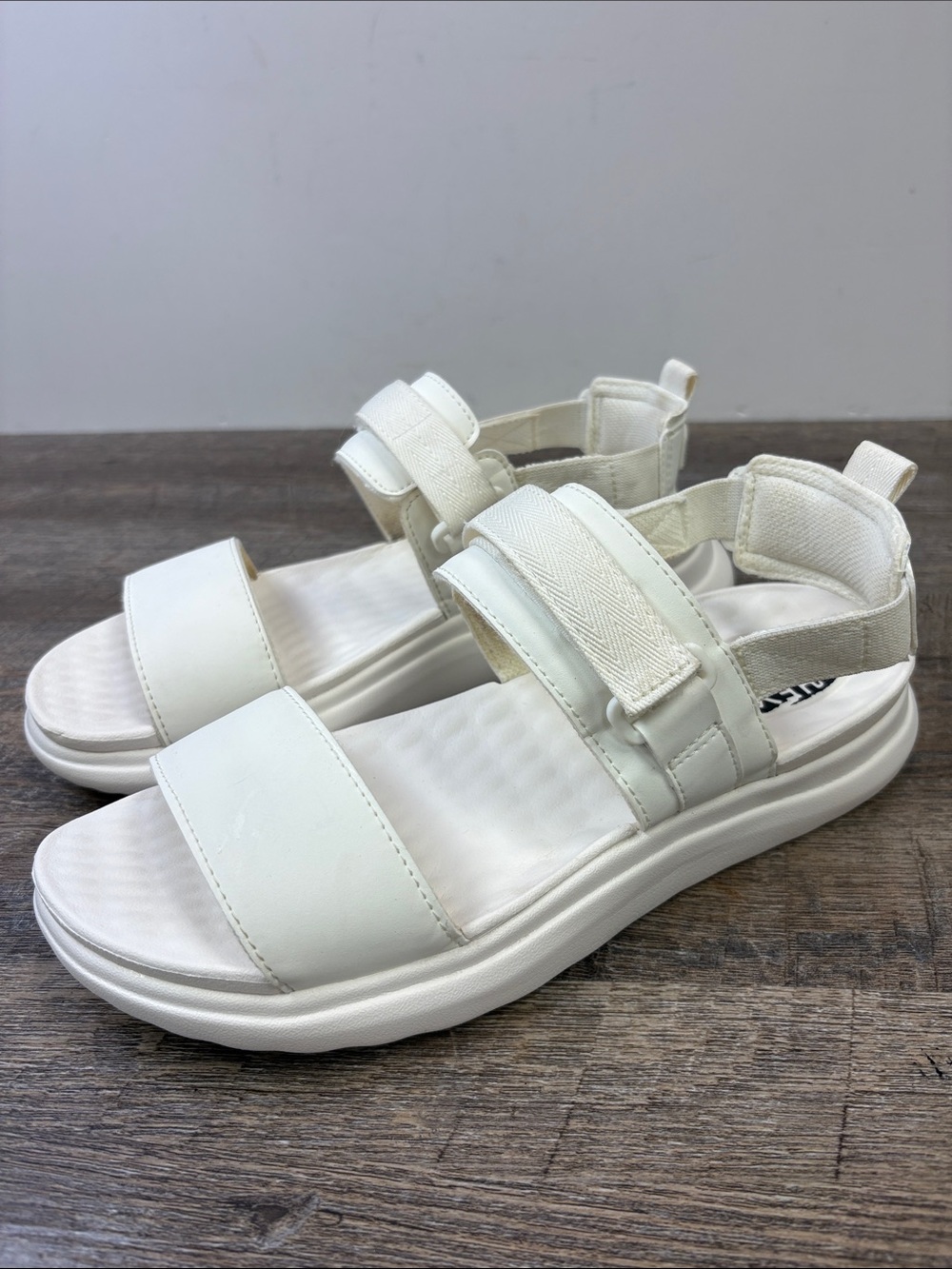 Hey Dude Collins Mono Sport Sandals Women’s 9 White Adjustable Comfort Sandals
